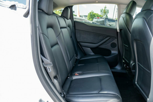 2023 Tesla Model Y  Long Range Wagon Image 10