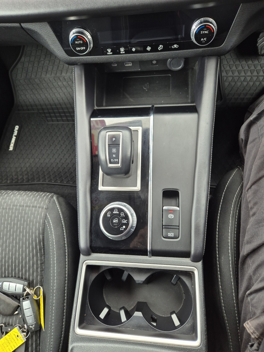 2023 Mitsubishi Outlander ZM LS SUV Image 16