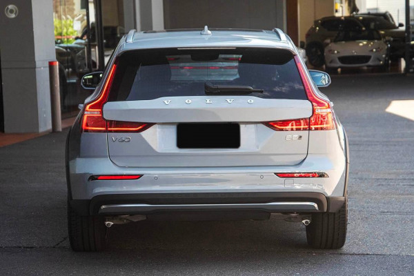 2024 MY25 Volvo V60 Cross Country  Ultra B5 Bright Wagon Image 4