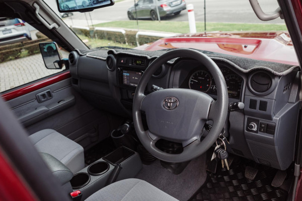 2022 Toyota LandCruiser VDJ76R GXL SUV Image 9