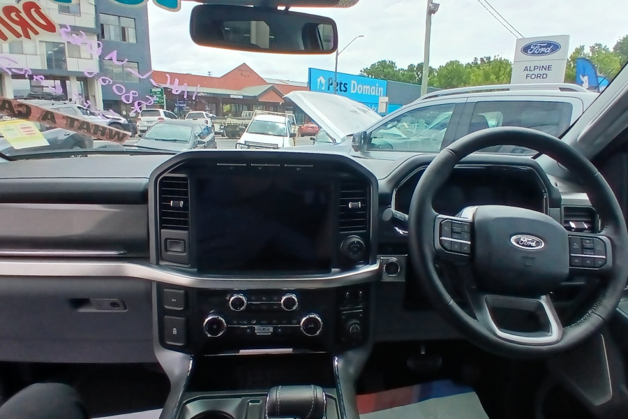 2023 Ford F-150 No Series Lariat Dual Cab Image 9