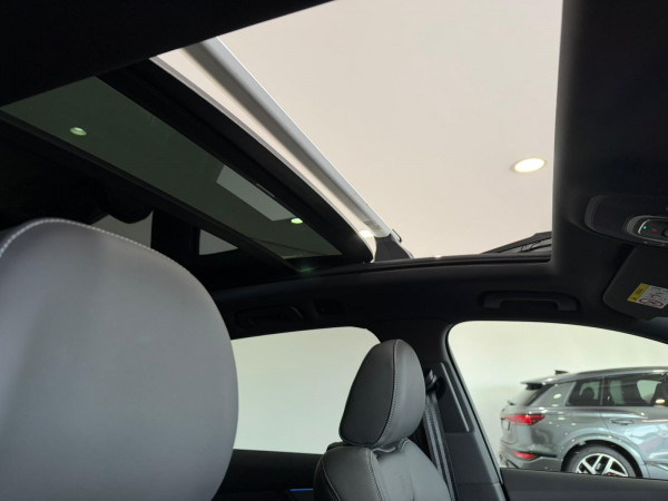 2025 Audi Q7 4M 55 TFSI S line SUV image 15