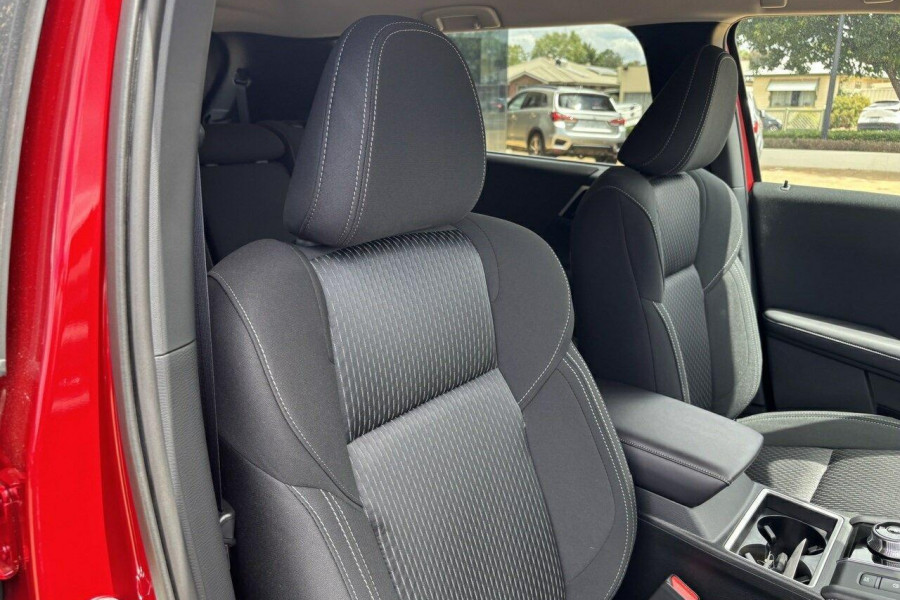 2024 Mitsubishi Outlander ZM LS SUV Image 15