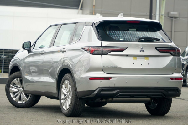 2025 Mitsubishi Outlander ZM ES SUV Image 3