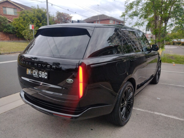 2023 Land Rover Range Rover L460 P530 Autobiography SUV image 3