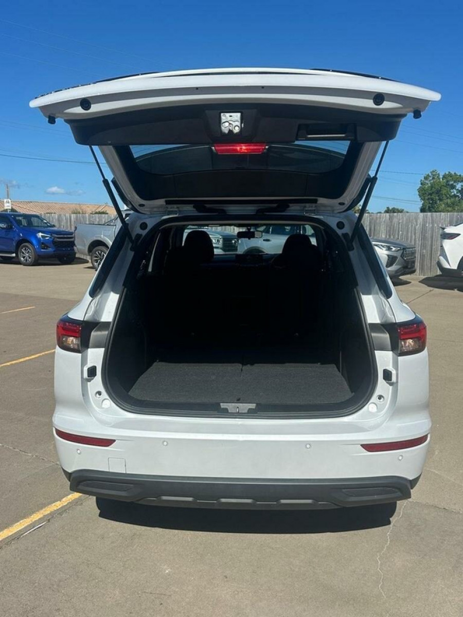 2022 MY23 Mitsubishi Outlander ZM ES SUV Image 5