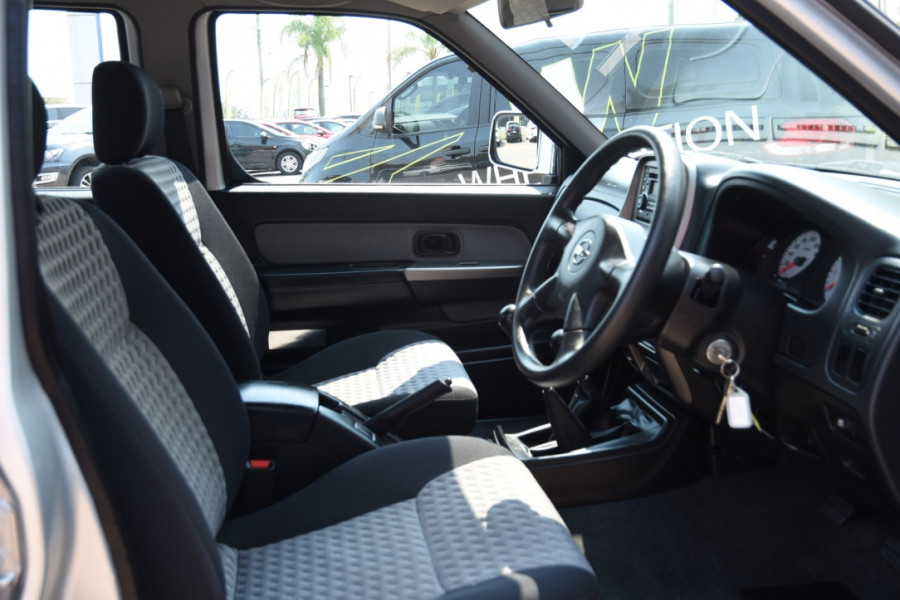 2015 Nissan Navara D22 S5 ST-R Utility Image 10