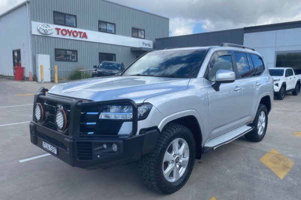2023 Toyota LandCruiser FJA300R GXL SUV Image 3