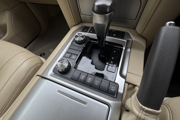 2017 Toyota LandCruiser VDJ200R Sahara SUV Image 32