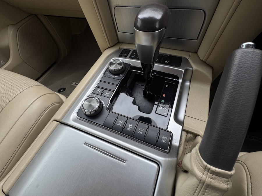 2017 Toyota LandCruiser VDJ200R Sahara SUV Image 32