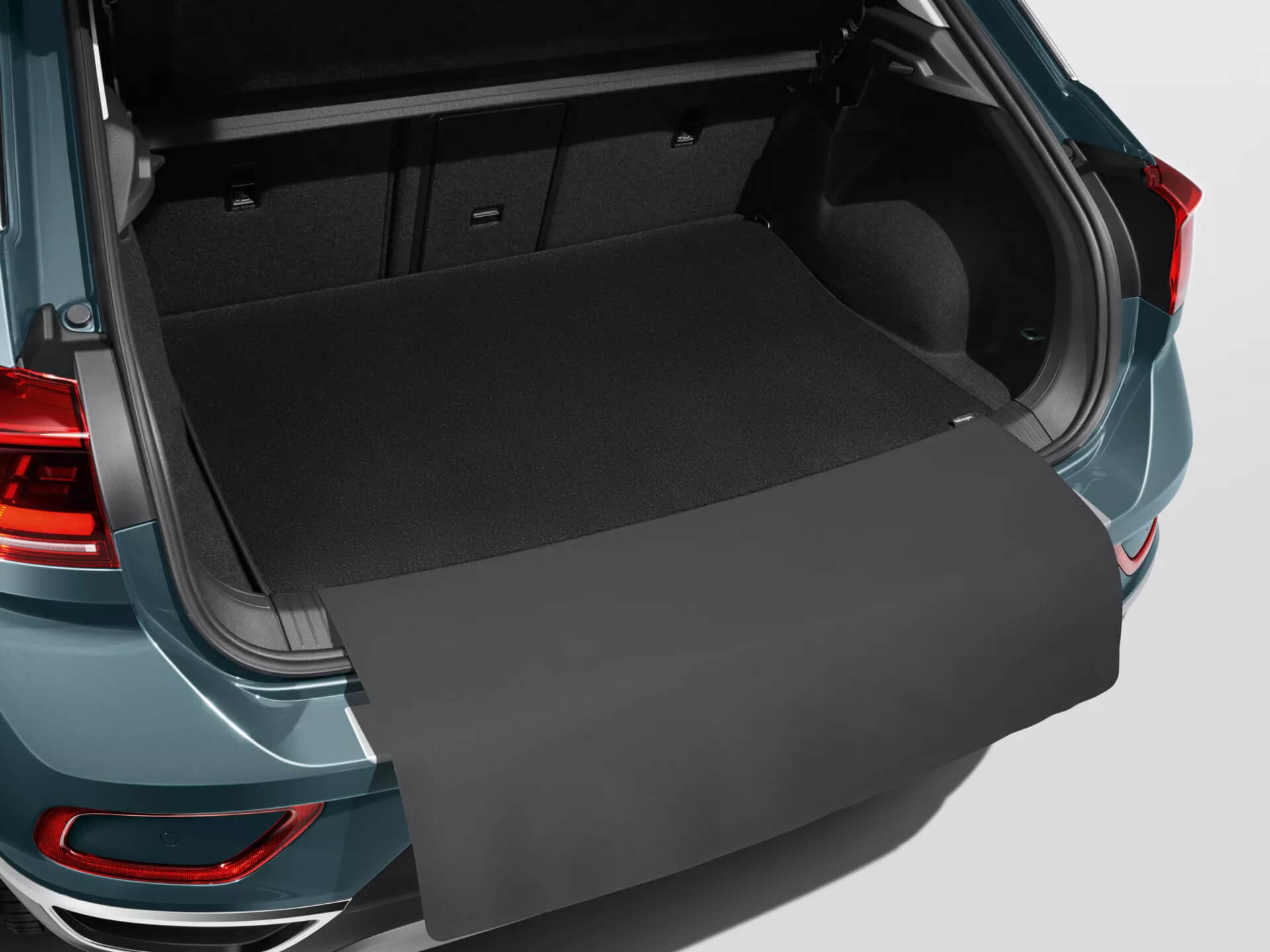 Reversible luggage compartment mat
