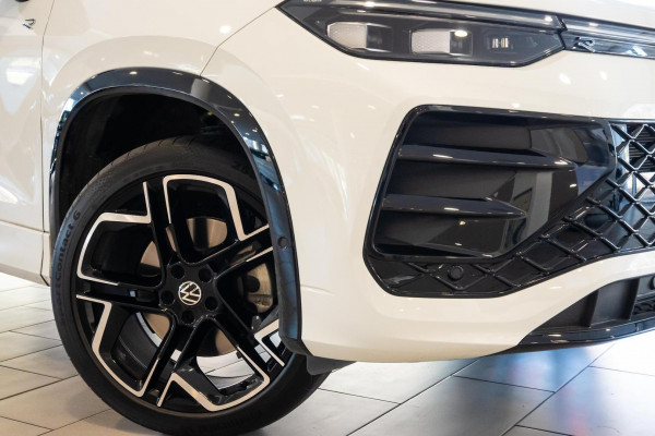 2025 Volkswagen Tayron R4 195TSI R-Line SUV Image 6