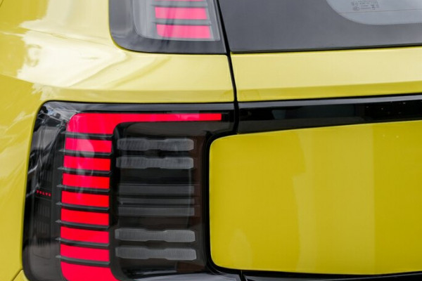 2024 MY25 Volvo EX30  Single Motor Extended Range Plus SUV Image 11
