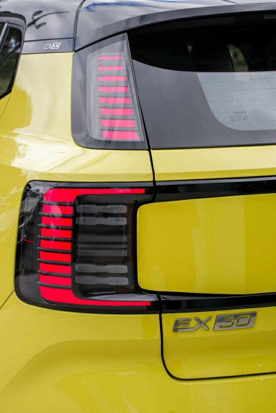 2024 MY25 Volvo EX30  Single Motor Extended Range Plus SUV Image 11