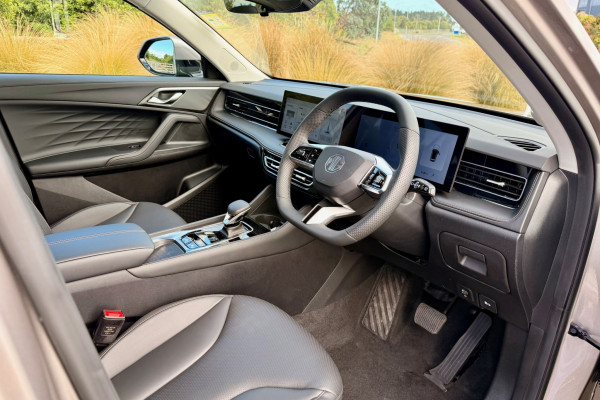 2026 MY25 MG HS AS33 Essence SUV Image 9
