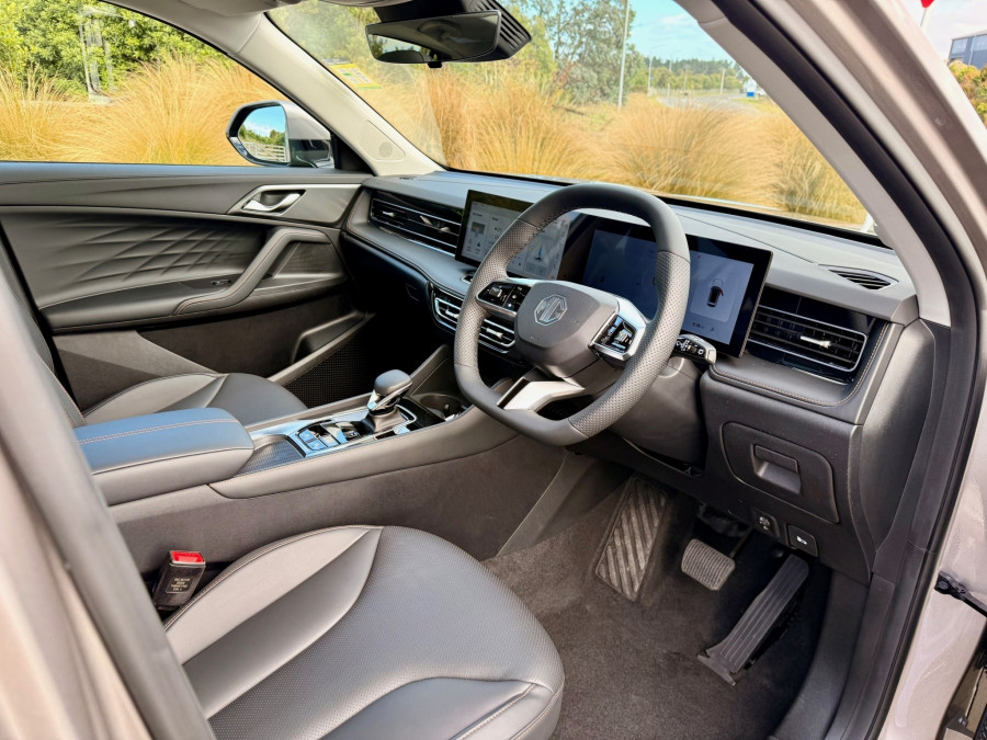 2026 MY25 MG HS AS33 Essence SUV Image 9