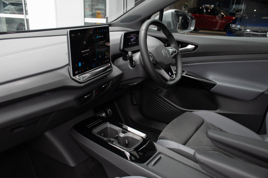 2025 Volkswagen ID. 5 E2 Pro SUV Image 8
