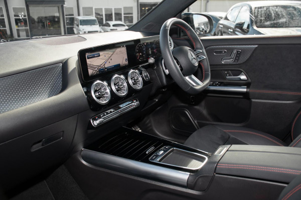 2025 Mercedes-Benz GLA-Class H247 GLA250 SUV image 8