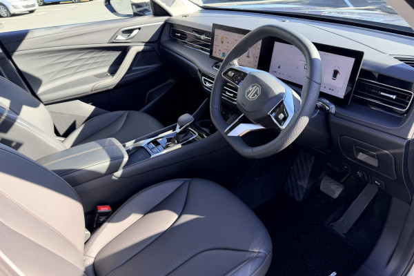 2026 MG HS Super Hybrid Essence SUV Image 10