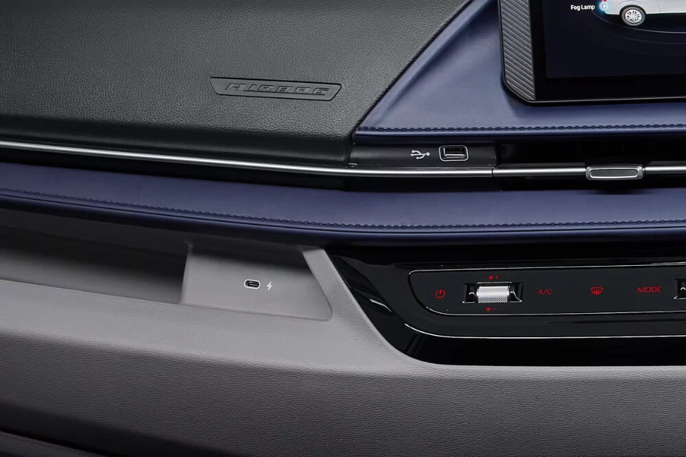 3 x usb ports Image