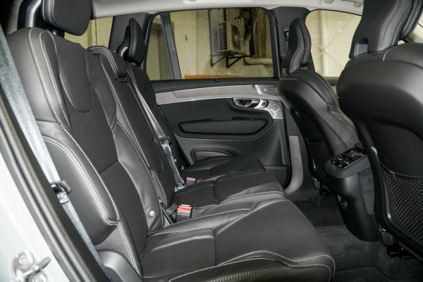 2026 Volvo XC90 L Series Ultra B5 Dark SUV Image 7