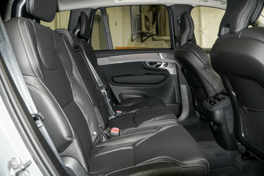 2026 Volvo XC90 L Series Ultra B5 Dark SUV Image 7