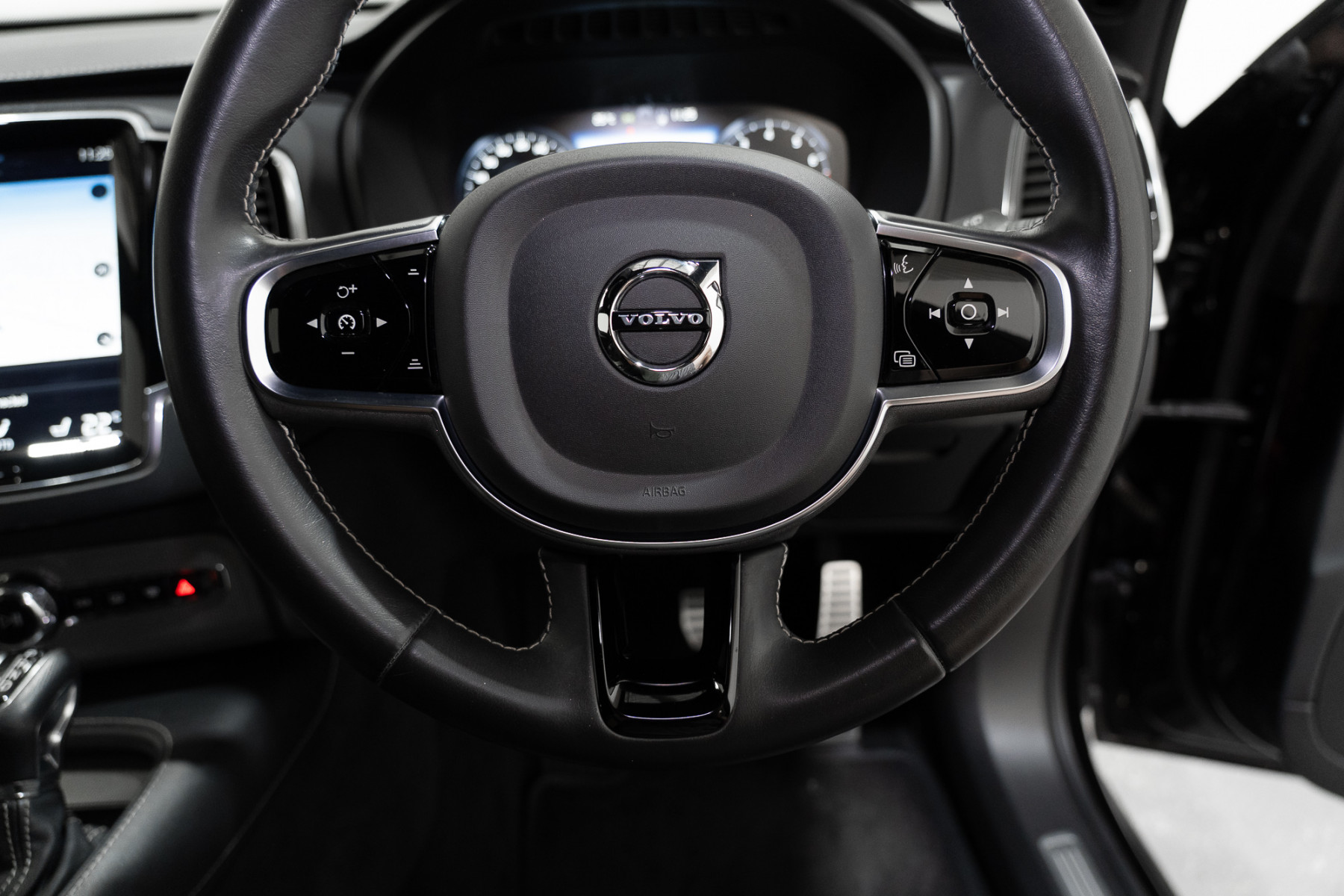 2021 Volvo XC90 T6 R-Design (Awd) SUV Image 14