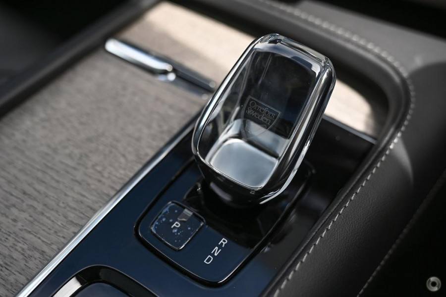 2024 Volvo XC90 L Series Recharge Ultimate T8 Plug-In Hybrid SUV Image 12
