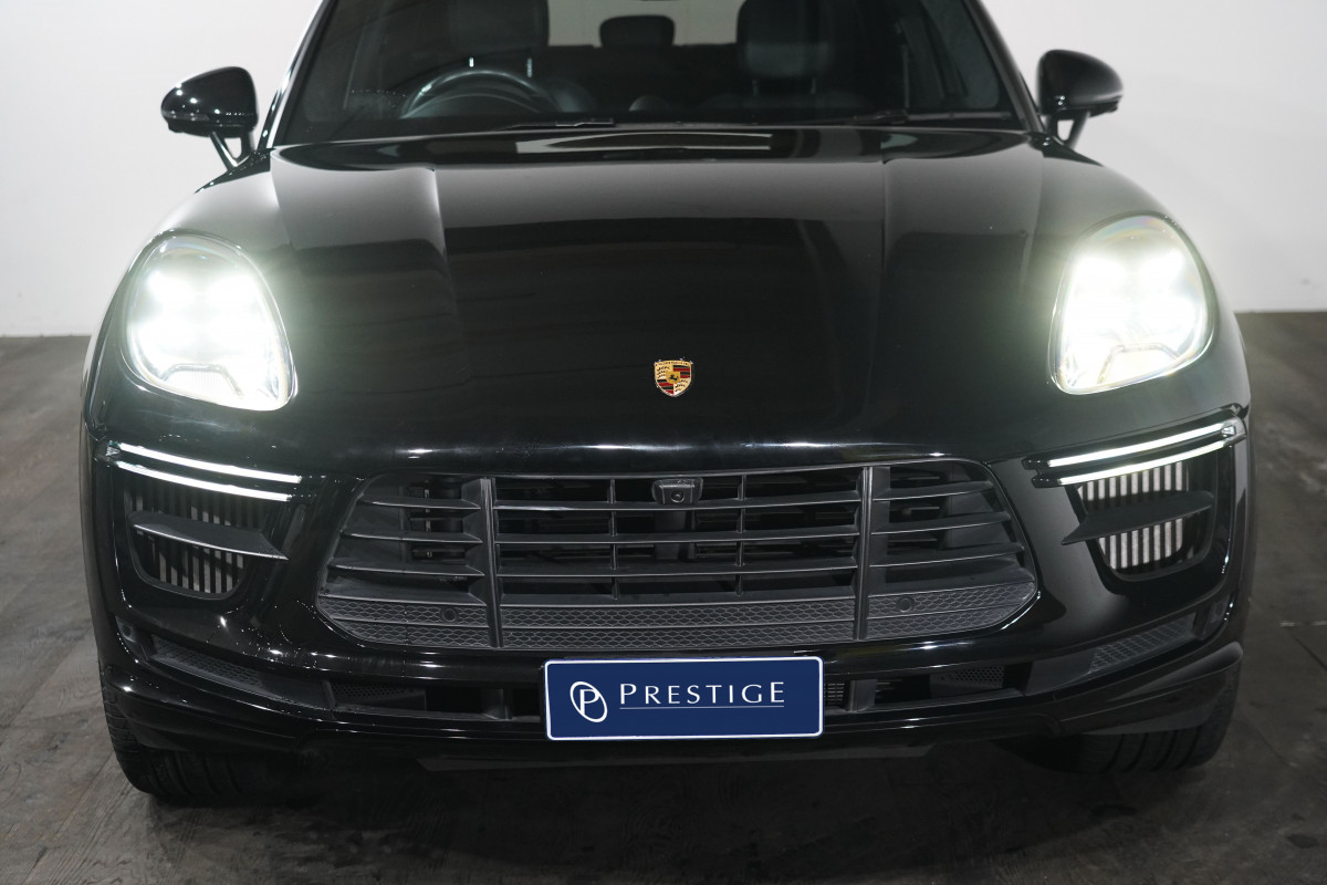 2020 Porsche Macan Turbo SUV Image 3