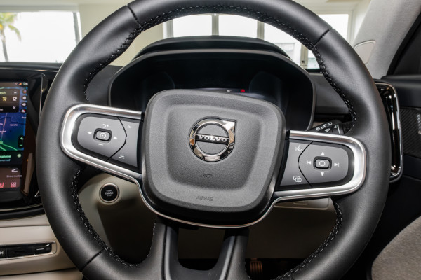 2026 Volvo XC40 XZ Ultra B4 Dark SUV Image 10