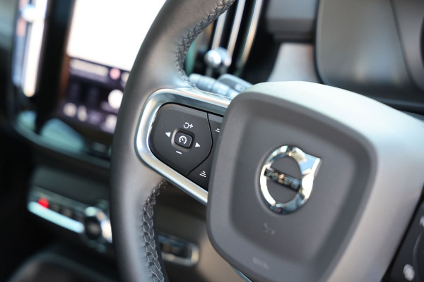 2026 Volvo XC40 XZ Ultra B4 Dark SUV Image 9