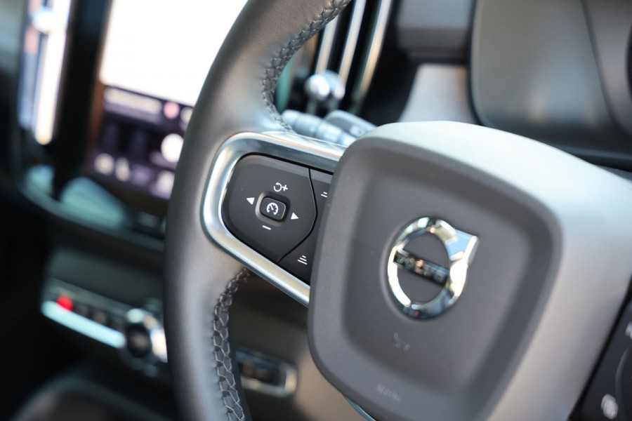 2026 Volvo XC40 XZ Ultra B4 Dark SUV Image 9