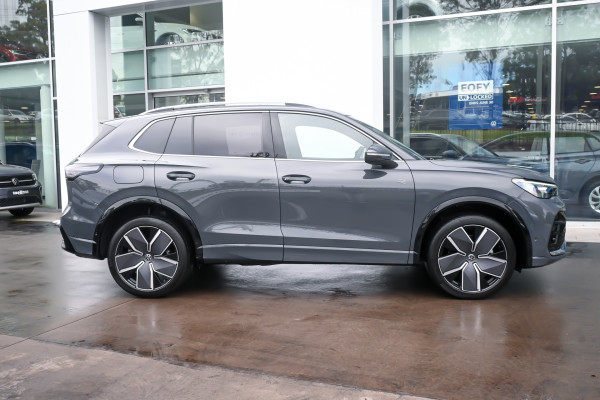 2025 MY26 Volkswagen Tiguan CT 195TSI R-Line SUV Image 3