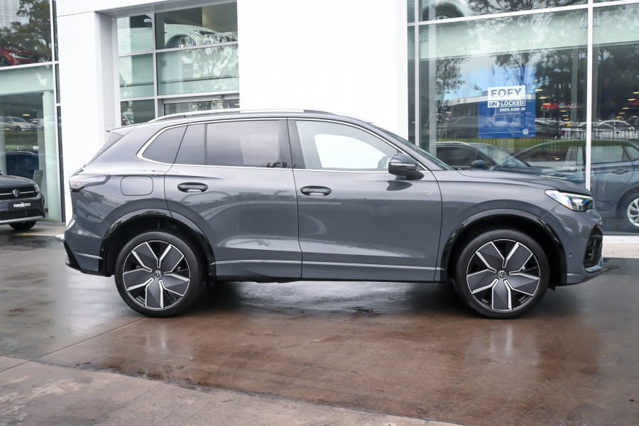 2025 MY26 Volkswagen Tiguan CT 195TSI R-Line SUV Image 3