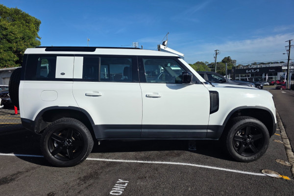 2020 MY21 Land Rover Defender L663 110 D300 SE SUV Image 13