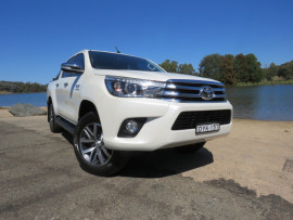 Toyota HiLux SR5 GUN126R