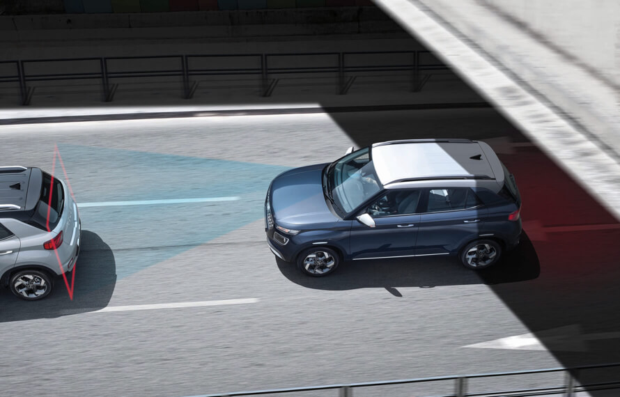 Venue Hyundai SmartSense<sup>TM</sup> safety as standard.