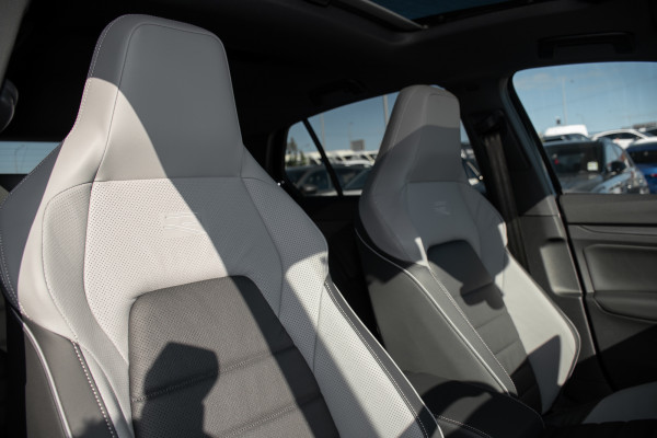 2026 Volkswagen Golf 8.5 110TSI R-Line Hatch Image 9