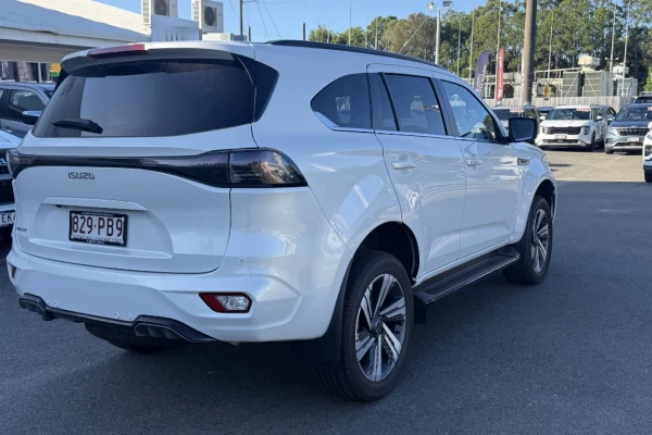 2025 MY25.5 Isuzu MU-X RJ LS-T SUV Image 9