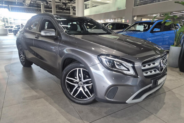 Mercedes-Benz GLA-Class GLA180 X156