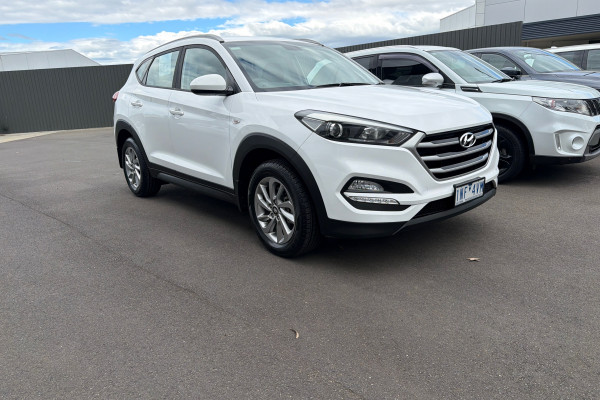 2018 Hyundai Tucson D3W52GA1FDD998 Active SUV Image 1