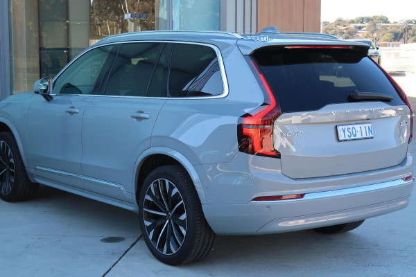 2025 Volvo XC90 L Series Ultra B5 Bright SUV Image 3