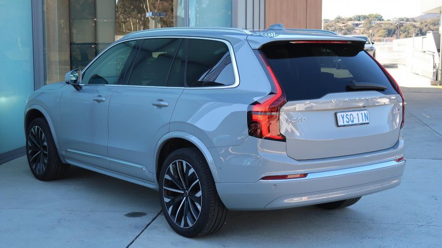 2025 Volvo XC90 L Series Ultra B5 Bright SUV Image 3