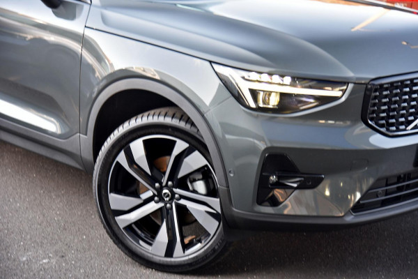 2026 Volvo XC40 XZ Ultra B4 Dark SUV Image 2