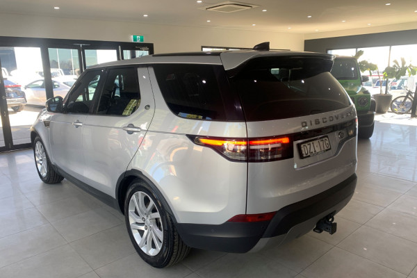 2018 MY19 Land Rover Discovery Series 5 SD4 SE SUV Image 5