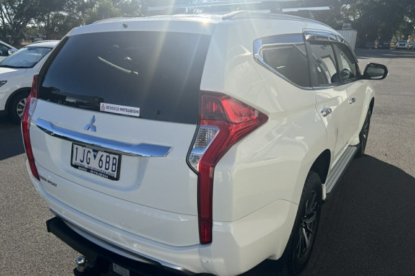 2016 Mitsubishi Pajero Sport QE GLX SUV Image 5