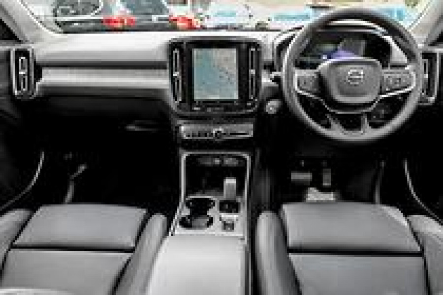 2025 Volvo XC40 XZ Plus B4 SUV Image 8