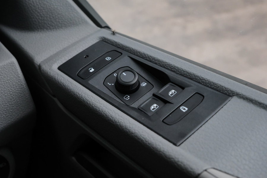 2024 Volkswagen Transporter T6.1 SWB Van Image 16