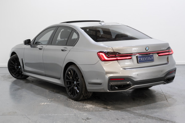 2020 BMW 7 Series 30d Sedan image 9