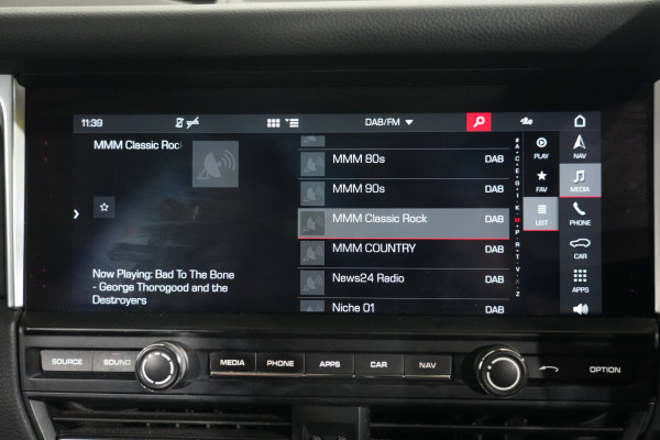 2021 Porsche Macan SUV image 21
